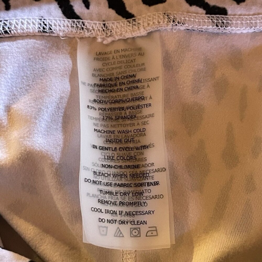 Betsey Johnson Performance Workout Black White Leggings Tiger Print Capri Large - Picture 5 of 5